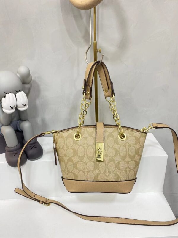 COACH Handbag high quality model.22185.size.L26L17w9