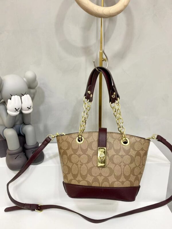COACH Handbag high quality model.22185.size.L26L17w9