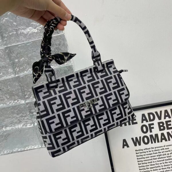 Fendi Small Shopper Bag-Model-0600 Size:(L25xH17xW10)