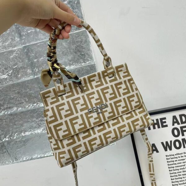 Fendi Small Shopper Bag-Model-0600 Size:(L25xH17xW10)