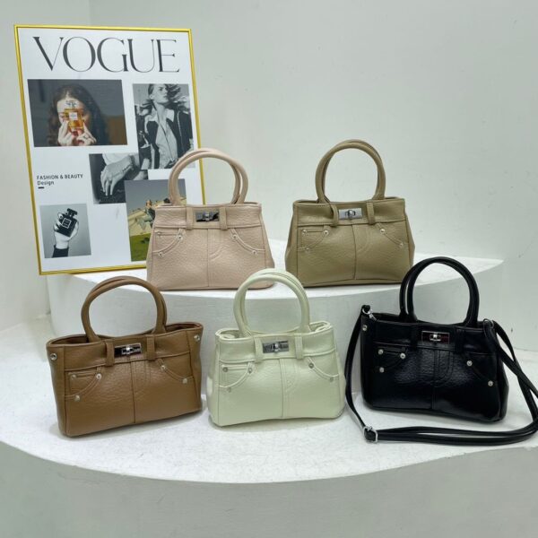 Elegant No-Brand Ladies Bag - Soft Luxury Design (Size M)