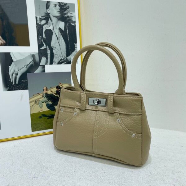 Elegant No-Brand Ladies Bag - Soft Luxury Design (Size M)