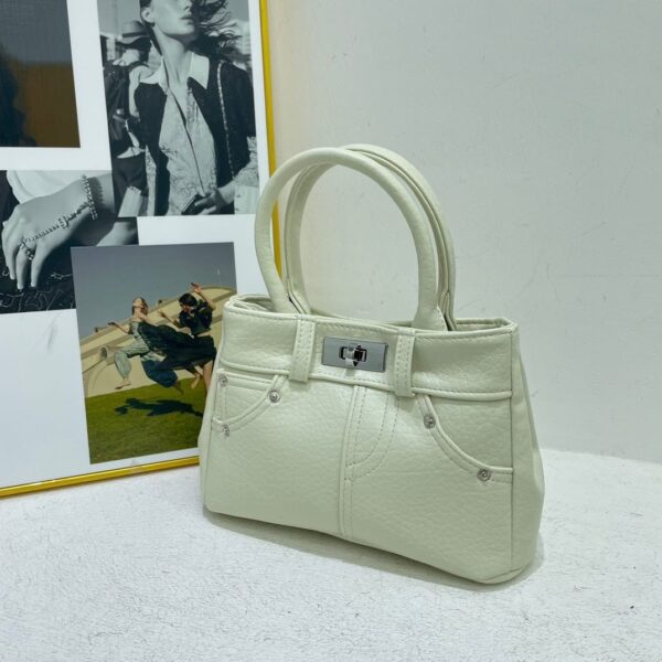 Elegant No-Brand Ladies Bag - Soft Luxury Design (Size M)