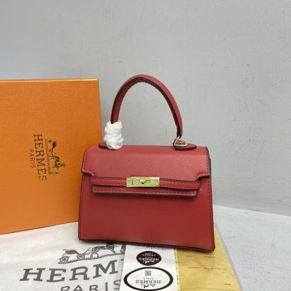 Hermes Model 519 Ladies Bag with Brand Box - Stylish and Compact Size:  L20H14.5w7.5