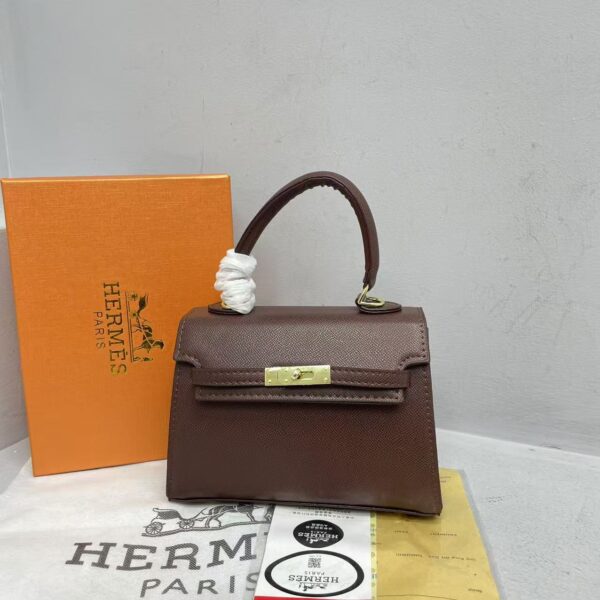 Hermes Model 519 Ladies Bag with Brand Box - Stylish and Compact Size:  L20H14.5w7.5