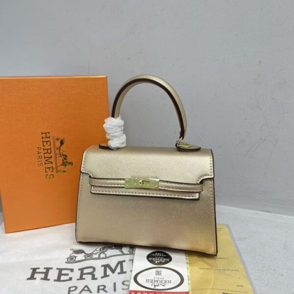 Hermes Model 519 Ladies Bag with Brand Box - Stylish and Compact Size:  L20H14.5w7.5