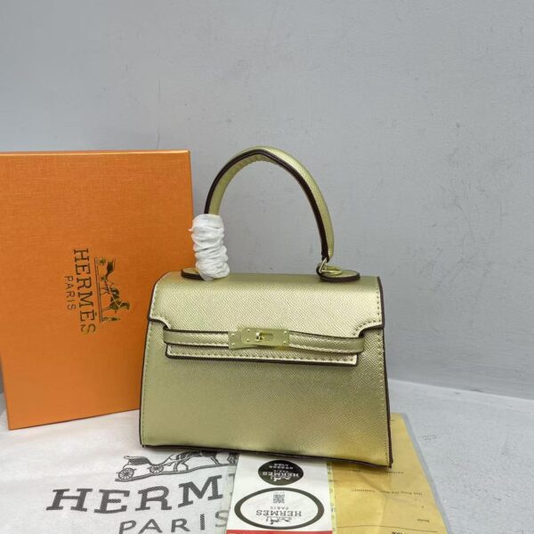 Hermes Model 519 Ladies Bag with Brand Box - Stylish and Compact Size:  L20H14.5w7.5